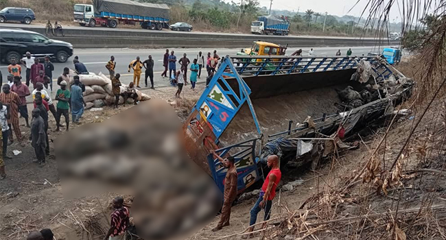 Six Dead, 23 Injured In Lagos–Ibadan Expressway Crash • Channels Television