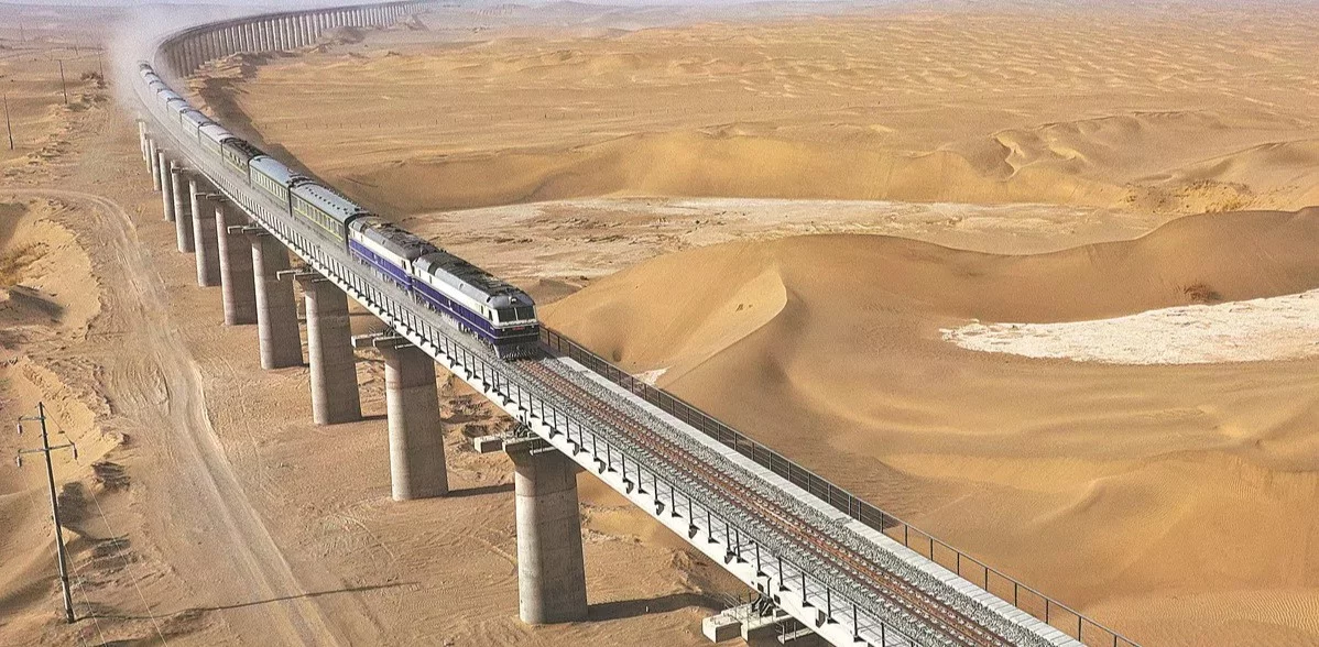 La ligne ferroviaire minière Gara Djebilet-Bechar achevée : un chantier colossal de 950 km au cœur du Sahara - 24H Algérie