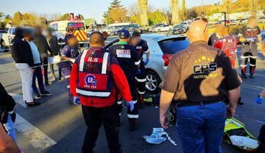 2 killed, 2 injured in suspected taxi-related hit in Oakdene