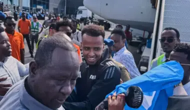 Nach US-Verbot: Schiri Artan in Somalia begeistert empfangen - Fußball
