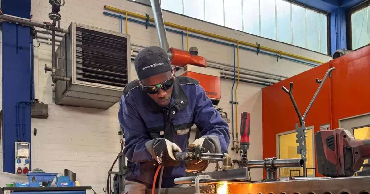 Wie ein Azubi aus Ruanda in der Pfalz bester Konstruktionsmechaniker wird - Zweibrücken/Kaiserslautern