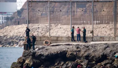 An Grenze zu Marokko: Andrang von Migranten auf spanische Exklave Ceuta - Politik