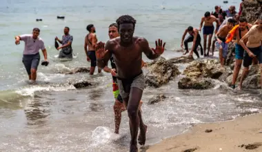 Ceuta - Andrang von Migranten: Spaniens Afrika-Exklave schlägt Alarm - Politik