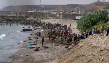 Laut Madrid: Nahezu alle Migranten haben Ceuta verlassen - Politik