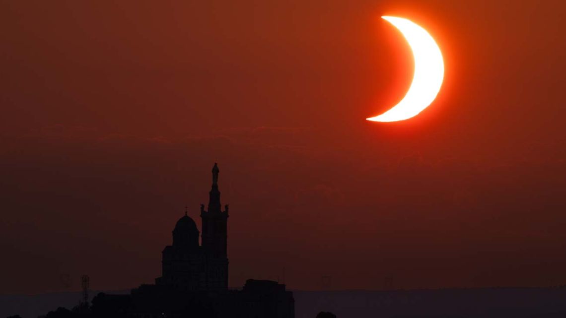 Kommende Sonnenfinsternisse: Wichtige Daten 2027 und 2028 für Beobachtungen in Südamerika, Europa und Afrika