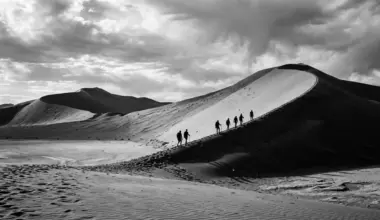Sossusvlei: Rote Dünen und helle Pfannen im Namib-Sandmeer