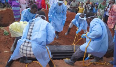 Ebola: Ausbreitungsgeschwindigkeit besorgt Weltgesundheitsorganisation – News – Deutsches Ärzteblatt
