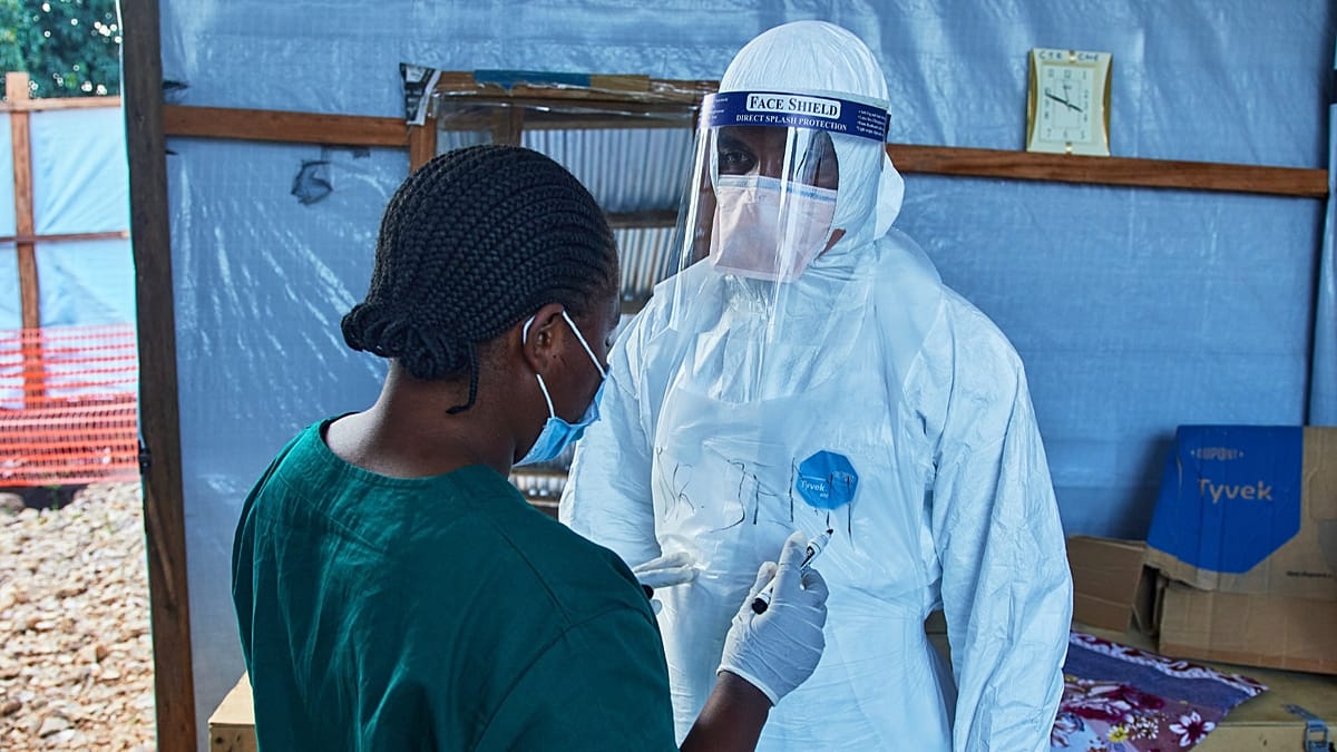 DR Kongo: Angriffe auf Helfer behindern Kampf gegen Ebola, warnt Rotes Kreuz