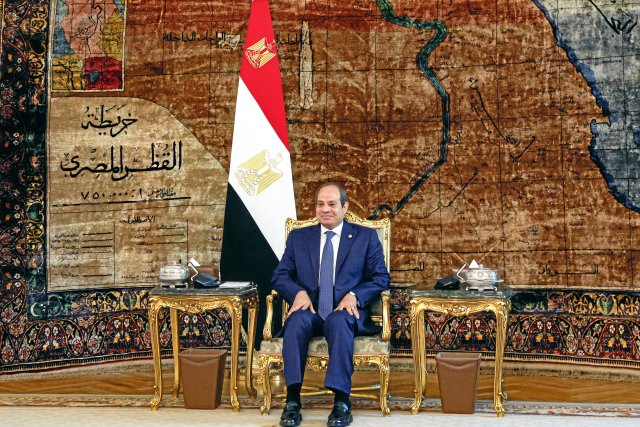 Eher absoluter Sonnenkönig als Staatschef einer Republik: Ägyptens Präsident Abdel Fattah Al-Sisi sitzt auf seinem Thron im Präsidentenpalast Ittihadiya in Kairo.