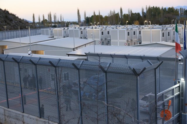 Das von Italien betriebene Abschiebezentrum in Gjader, Albanien.
