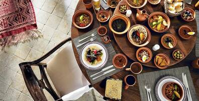 Frische Mezze, landestypische Spezialitäten und internationale Küche sorgen für kulinarische Abwechslung im Resort.