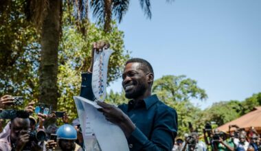 En Ouganda, Bobi Wine, principal opposant, menacé de mort par le fils du président Museveni
