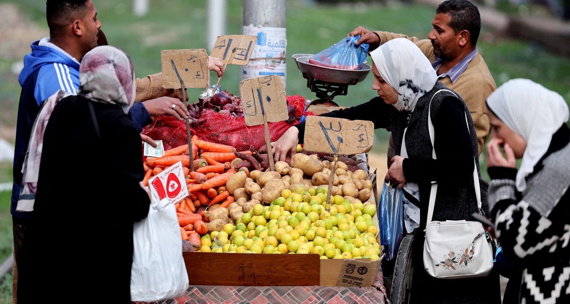 La production du secteur privé non pétrolier en Égypte poursuit sa croissance, mais la demande ralentit, selon le PMI