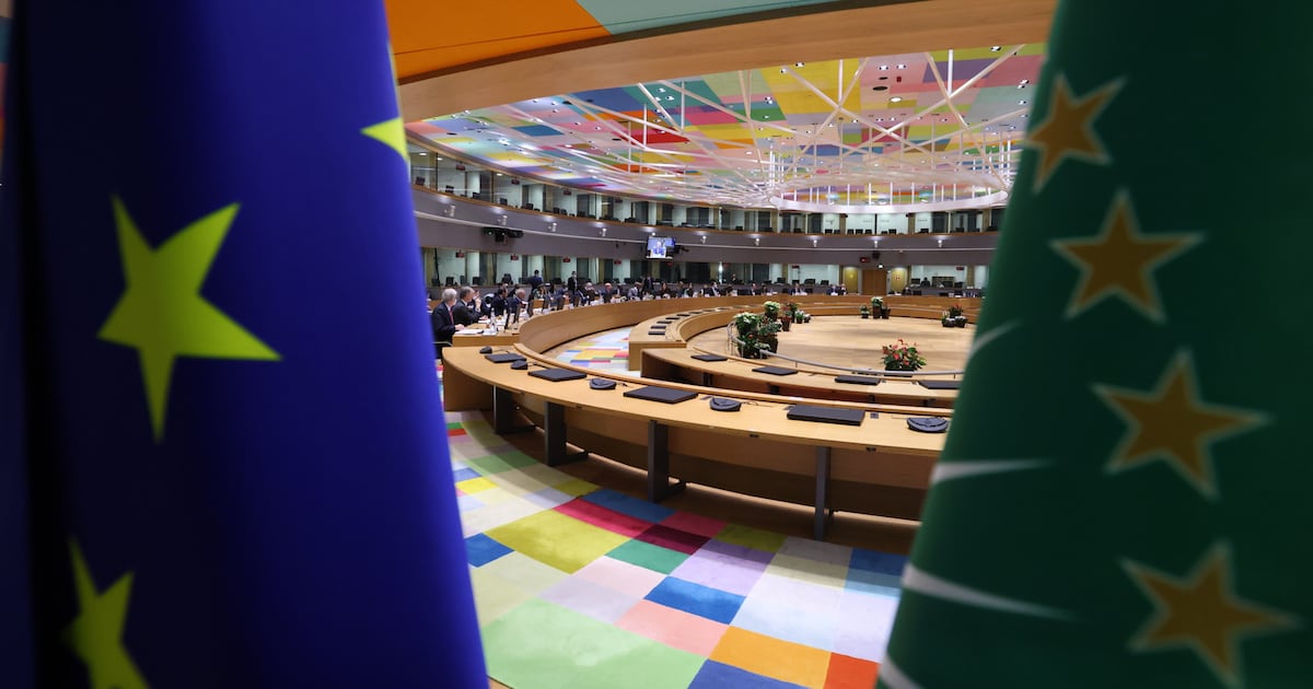 Sommet UE-Afrique: des questions qui fâchent malgré une promesse de 150 milliards d’euros