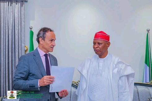 L'ambassadeur de France a remis au gouverneur de l'État de Kano une lettre d'invitation au Salon international de l'agriculture à Paris