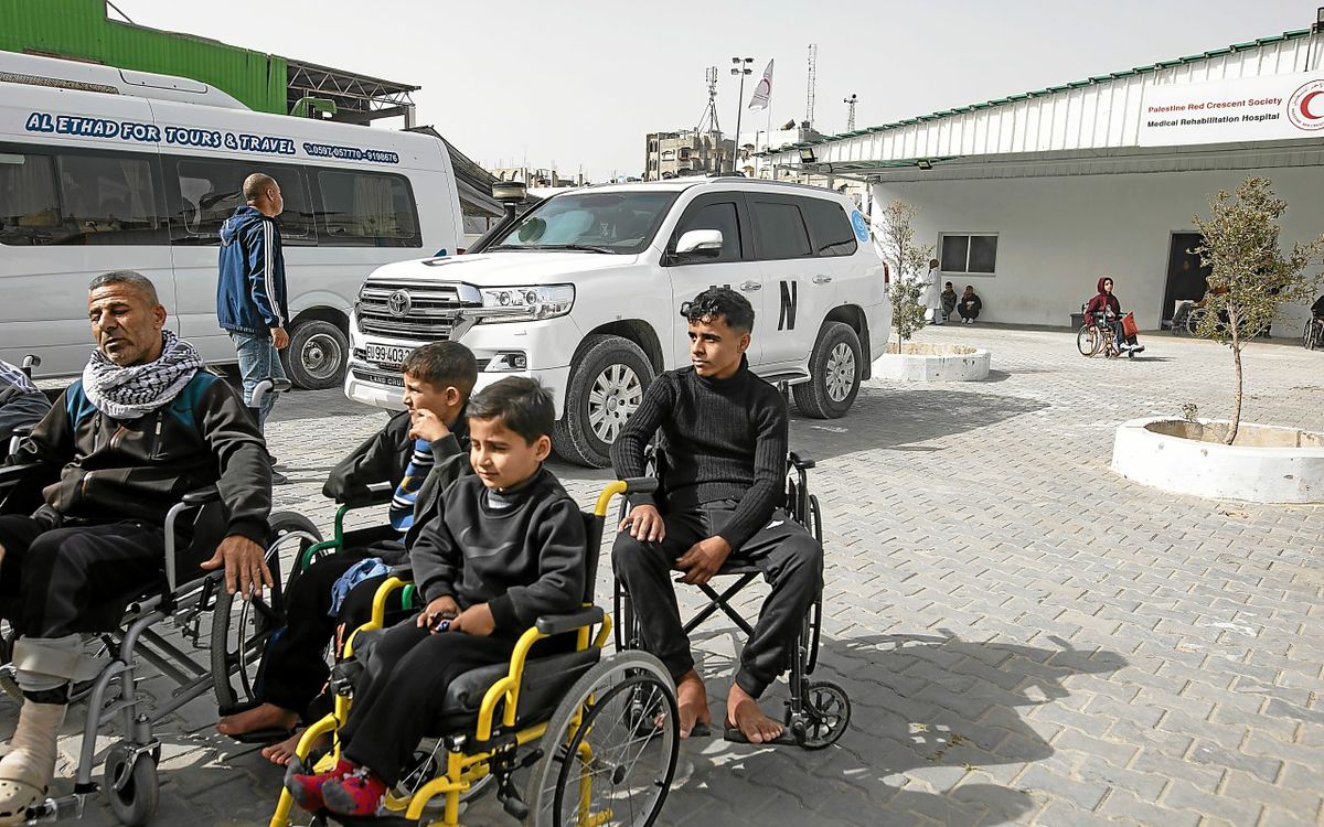 Des Palestiniens quittent Gaza pour se faire soigner en Égypte après la réouverture partielle de Rafah