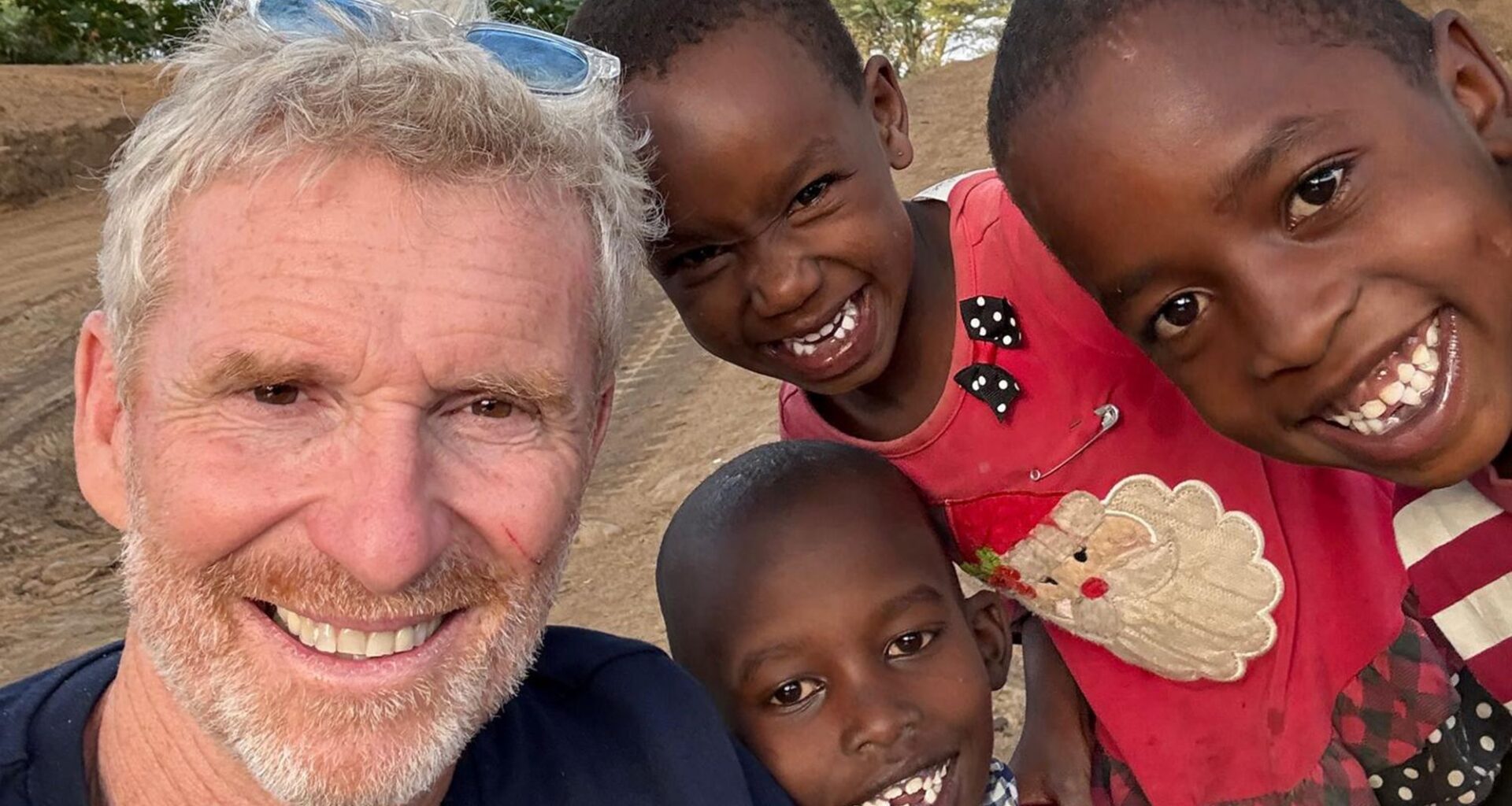 Les combats de Denis Brogniart, de la recherche contre le cancer à la lutte contre l'excision des jeunes filles au Kenya