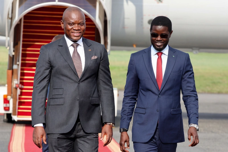 Brice Clotaire Oligui Nguema, président du Gabon et Bassirou Diomaye Faye, président du Sénégal