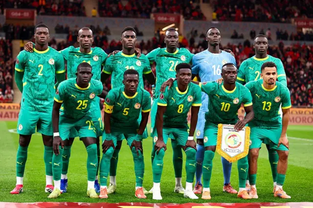 Les joueurs sénégalais posent pour une photo de groupe avant le coup d'envoi de la finale de la Coupe d'Afrique des Nations (CAN) 2025. 