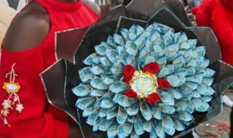 Saint-Valentin : Au Kenya, offrir des bouquets d'argent pourrait conduire en prison