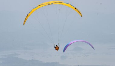 une Française meurt tragiquement en parapente alors qu’elle volait avec son mari