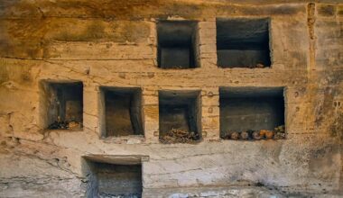 Égypte : 18 tombes antiques avec des amulettes de la « langue d’or » mises au jour