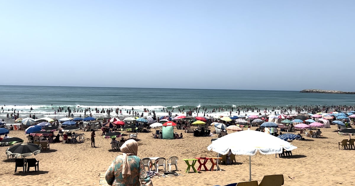 Canicule: affluence exceptionnelle sur la plage de Mehdia