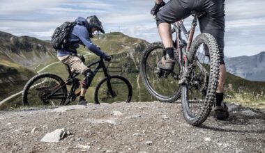 “On ne voyait plus à 5 mètres” : perdus sous la pluie en montagne, deux frères français sauvés par un chasseur lors d’un tour d’Europe à vélo