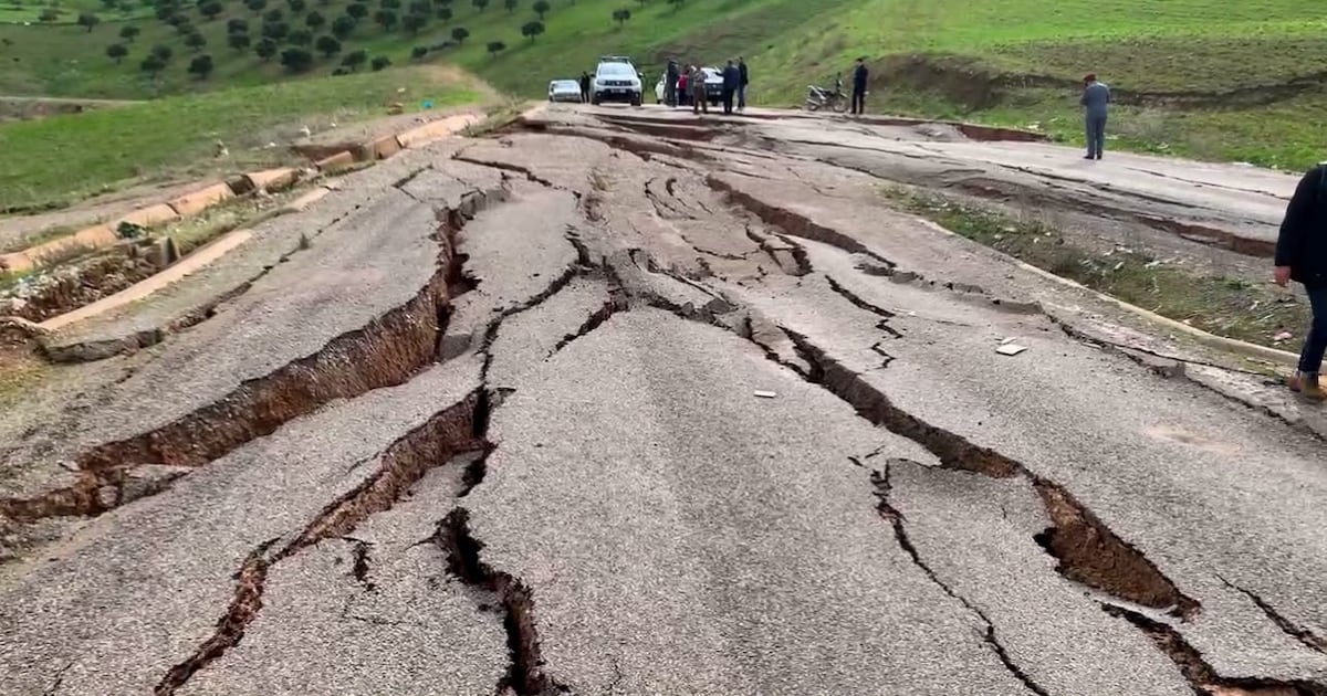 Fès: plus de 30 millions de dirhams de travaux, mais la route des artisans de Benjalik continue de s’effondrer