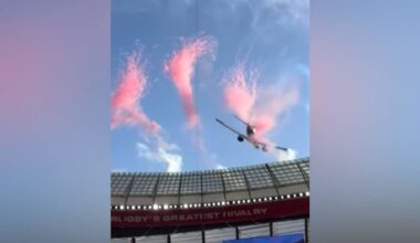 En Afrique du Sud, ces deux avions de ligne ont frôlé le toit d’un stade et ce n’était même pas involontaire