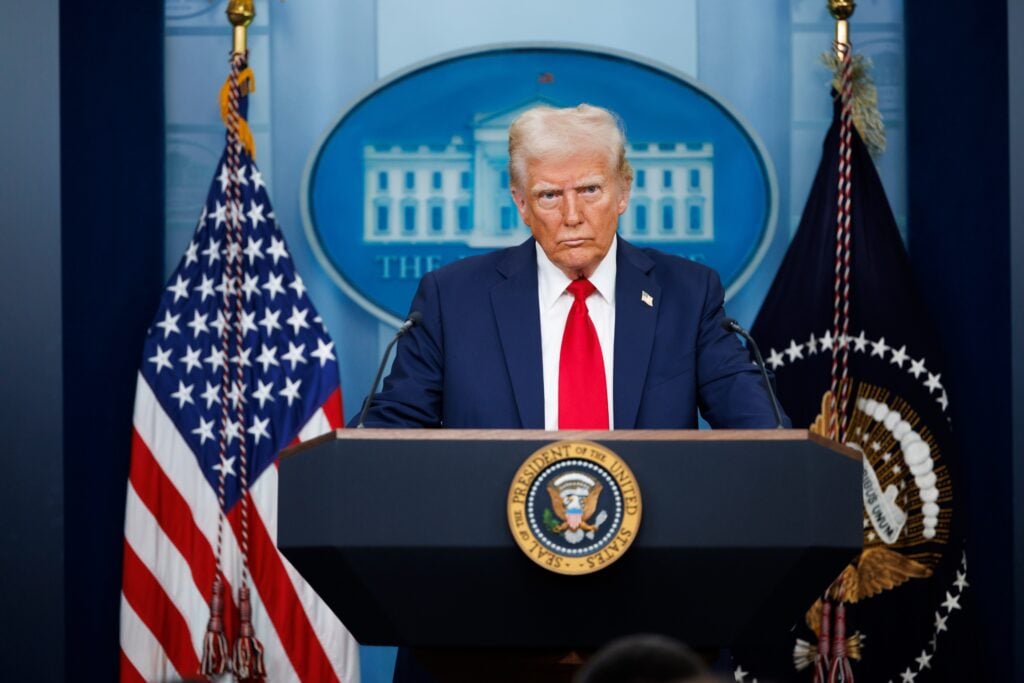 Trump's New AI Clock Starts Ticking: Will Microsoft, Oracle Or Palantir Become 'Trusted Partners'?