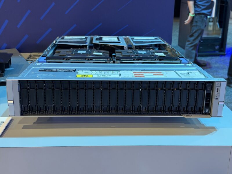 Dell PowerEdge R7725 Front
