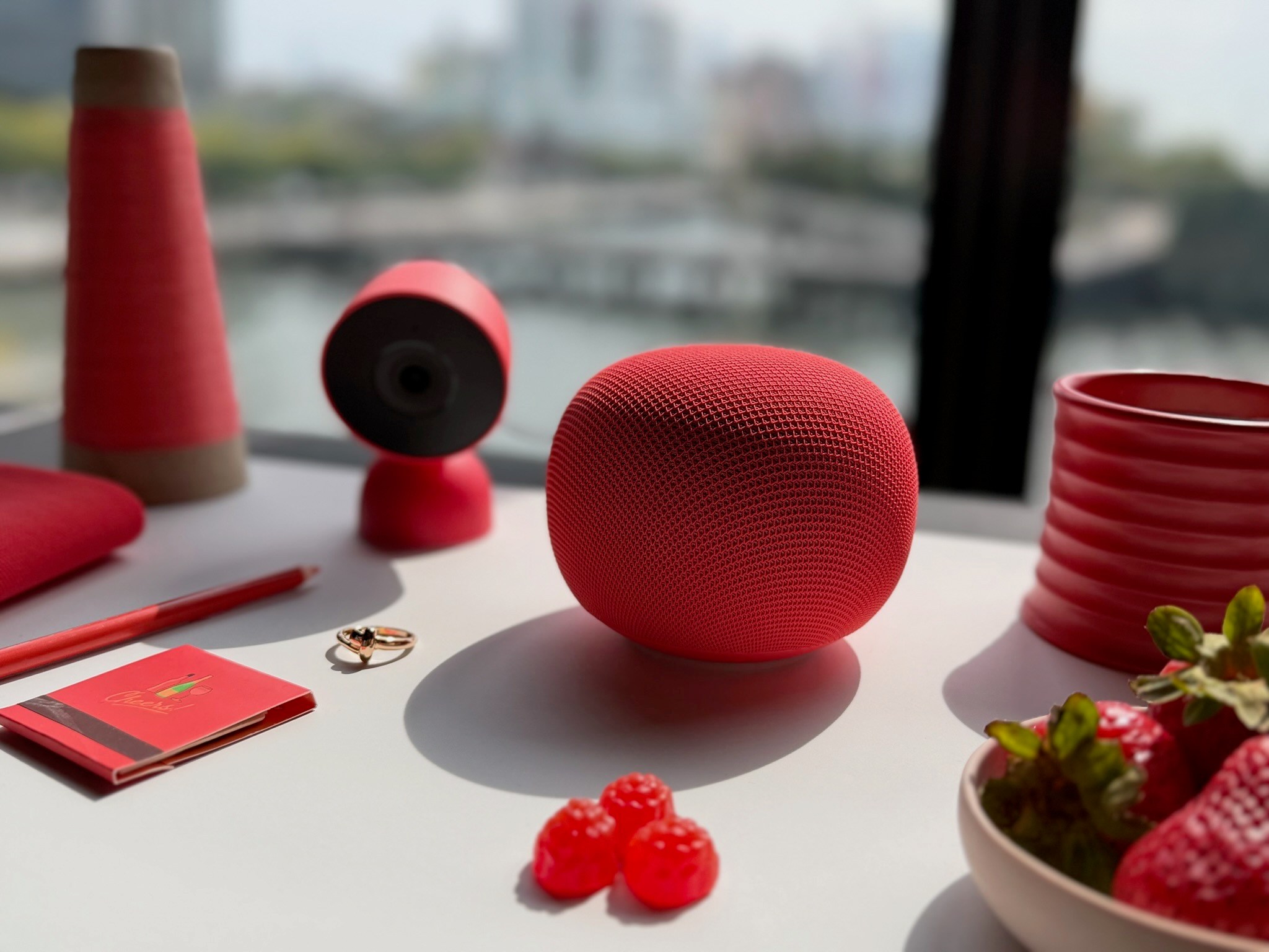 The berry red and jade green colors are US Google Store exclusives.