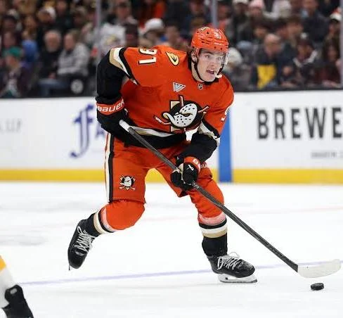 The Flyers tender Leo Carlsson and sign former Captain Claude Giroux, all in a 5-10 minute span ► FLYERS NITTY GRITTY