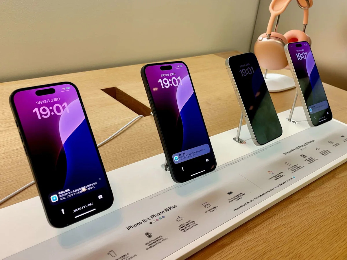 AI Is Consuming the World’s Memory Supply — Will Apple Pay the Price?