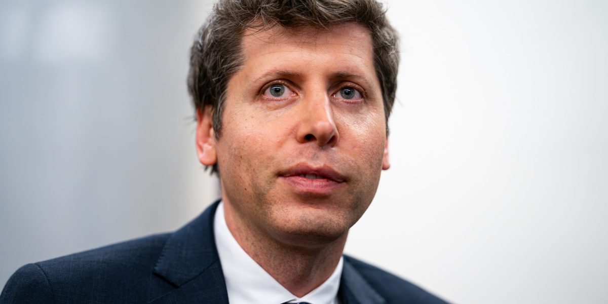Sam Altman reveals the investing advice billionaire Peter Thiel gave him that's led to a $3.3 billion net worth