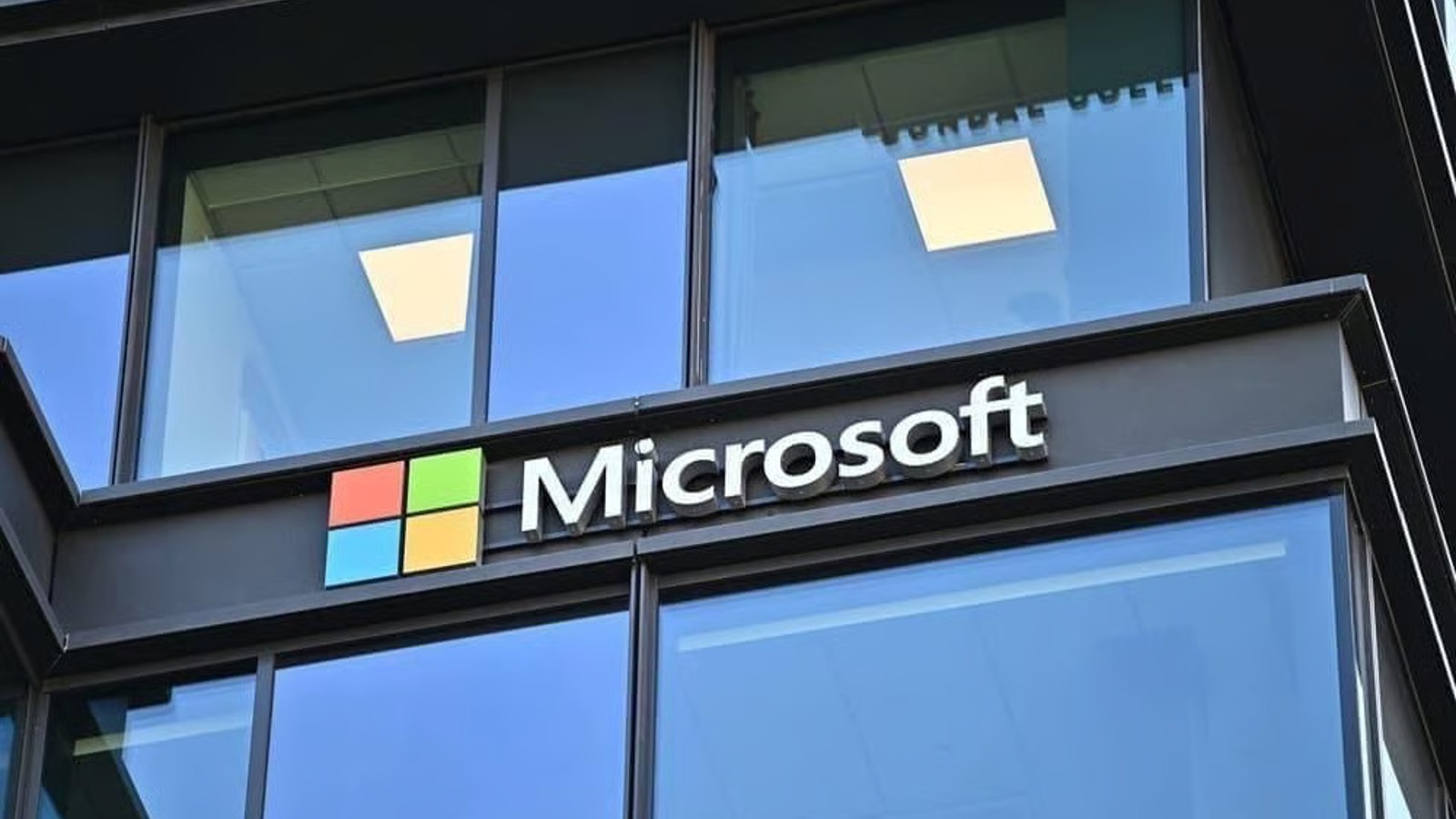 Wall Street analyst issues new Microsoft stock price target