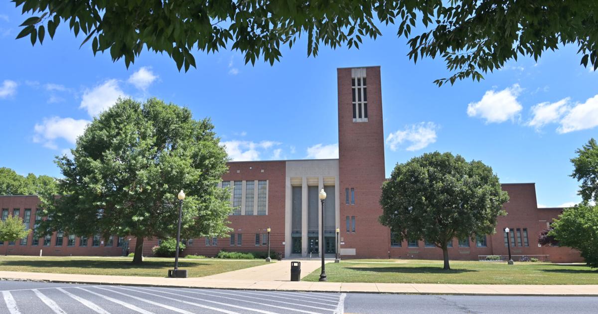 School District of Lancaster board members concerned about AI tech in the classroom | Local News