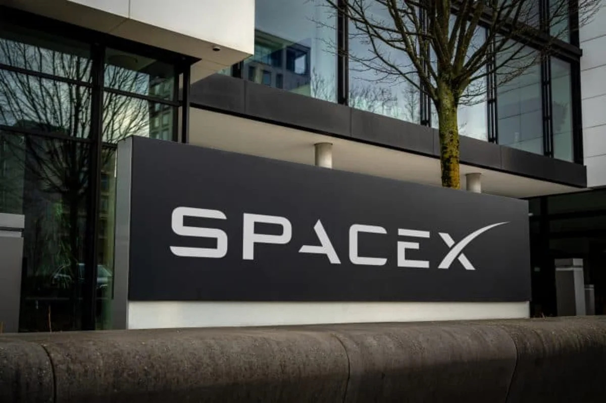 I asked ChatGPT where the SpaceX share price will be by 2030. It said…