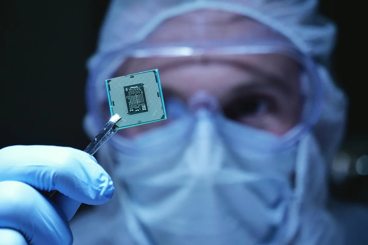 Prediction: 2 Unstoppable Artificial Intelligence (AI) Hardware Leaders That Will Join Alphabet in the $4 Trillion Club by 2028