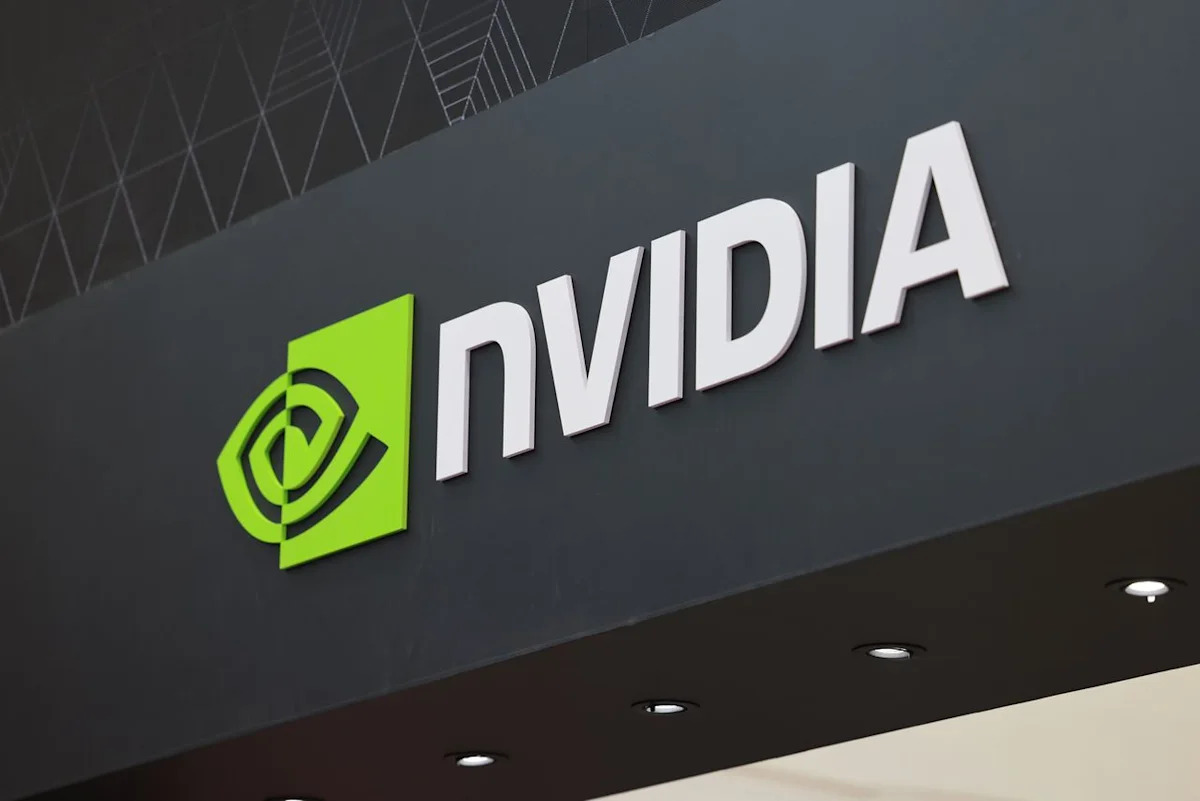 AI Money Moves Put These Five Stocks In Spotlight Last Week: NVDA, INTC, ORCL, AMD, SNDK