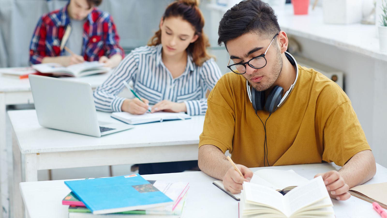 In India Google is offering Google AI Plus for free along with access to an array of features aimed at students. (Express Image/Magnific)