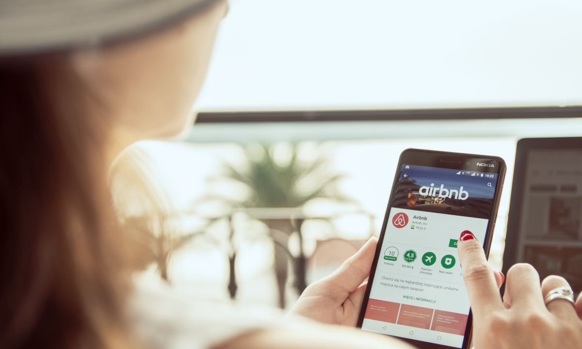 Airbnb AI