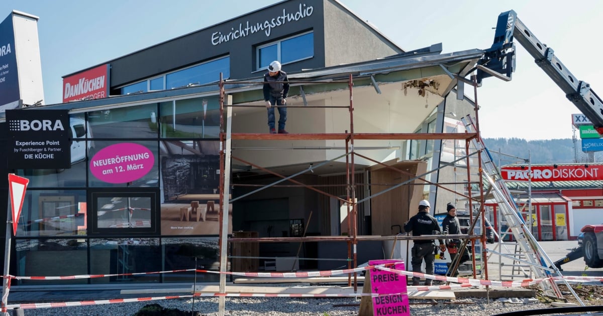 Lkw krachte in Fassade - „Reparaturen werden sicher sechs Monate dauern“