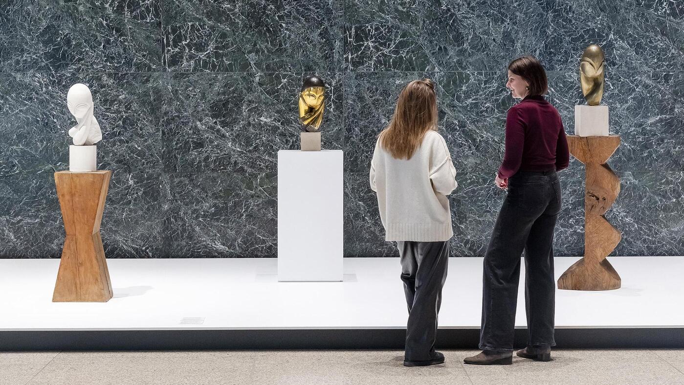 „Brancusi“ in der Neuen Nationalgalerie: Ein Bildhauer erklimmt den Himmel über Berlin - Tagesspiegel