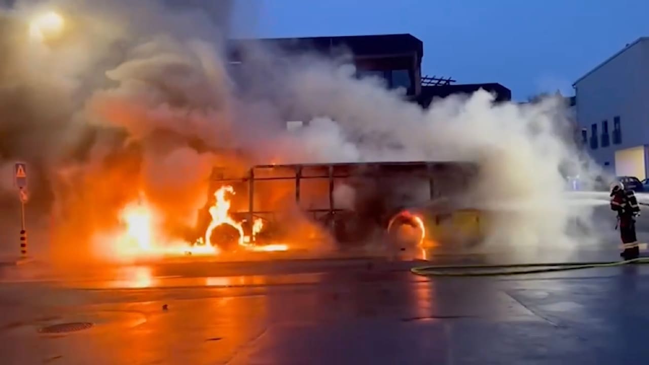 Großeinsatz in der Schweiz: Linienbus in Flammen! Sechs Tote, mehrere Verletzte | News