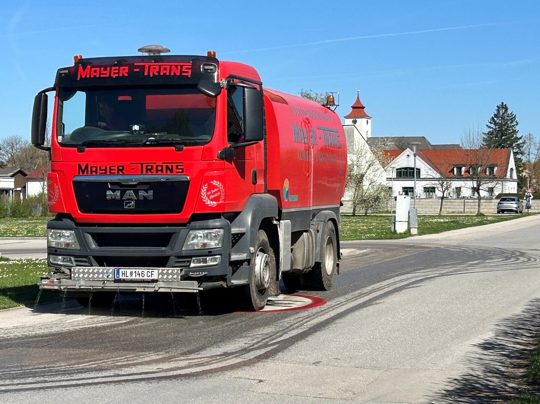 Straßenkehrmaschine