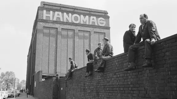 Streik bei der Hanomag Hannover, 17. Mai 1967. Fotografie von Joachim Giesel. | Joachim Giesel Streik bei der Hanomag Hannover 1967 - Fotografie von Joachim Giesel