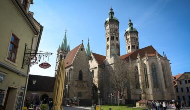 Kunst und Architektur: Lüpertz-Fenster bringen mehr Farbe in Naumburger Dom