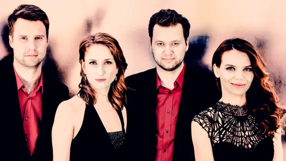 Das Armida Quartett sind Martin Funda, Teresa Schwamm, Peter-Philipp Staemmler und Johanna Staemmler. | Felix Broede Das Armida Quartett im Porträt.